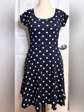 🆕 NWT Gilli Rinna Navy Polka Dot Scoop Neck Fit-and-Flare Dress Cut Out Back - M